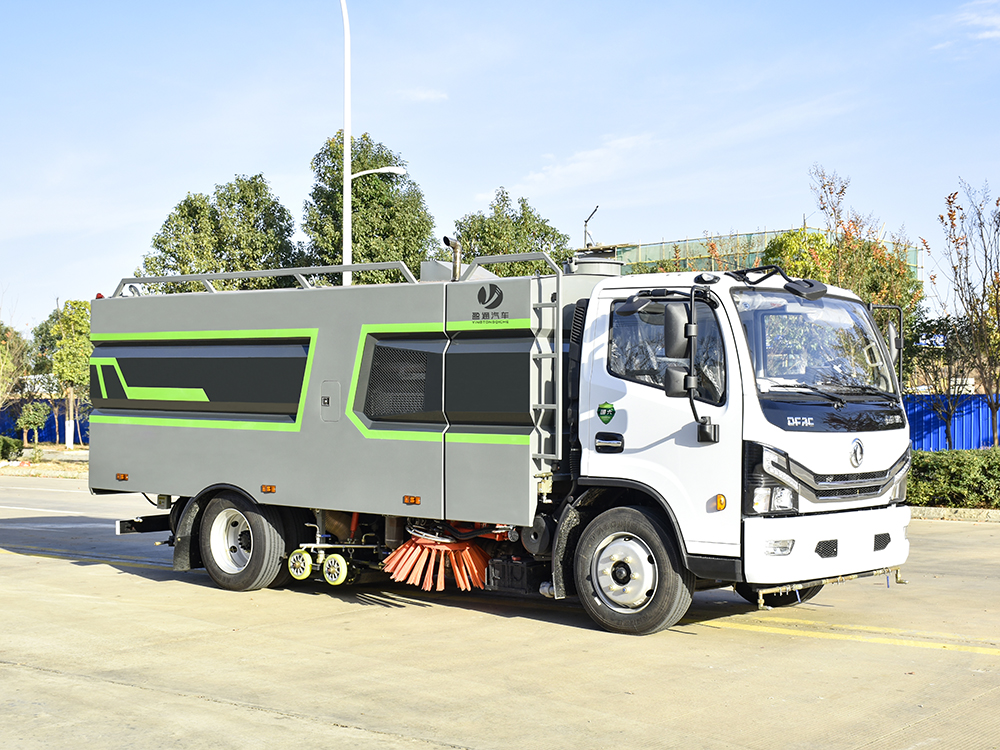 東風(fēng)多利卡D7洗掃車(chē)