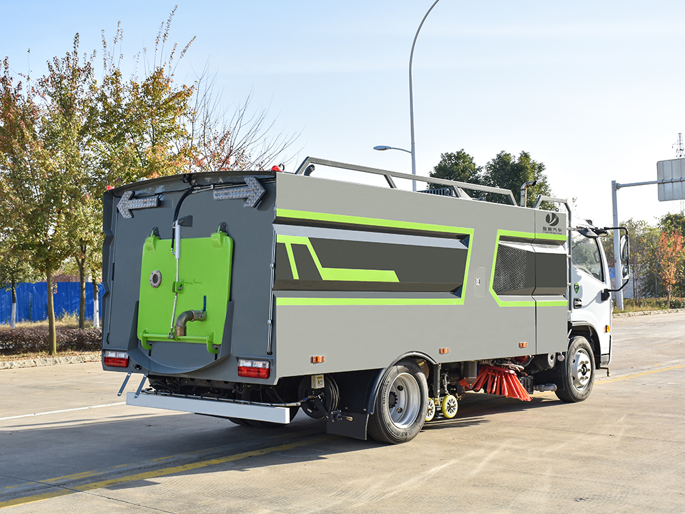 東風(fēng)多利卡D7洗掃車(chē)