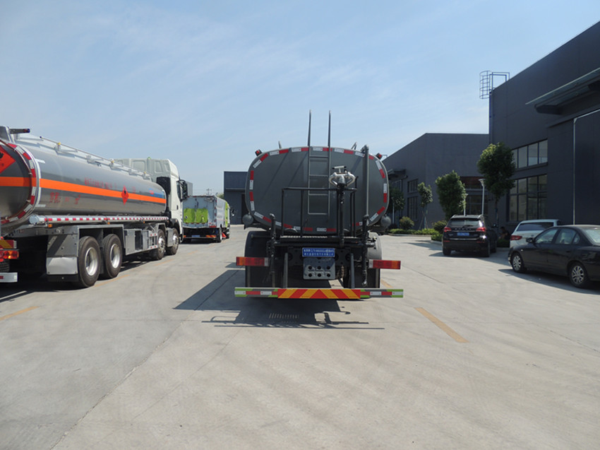 東風華神 12 方灑水車